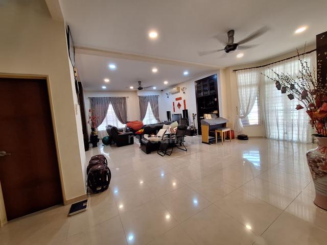 Bandar Puteri Puchong Semi-d 6770sf 6+1rooms ample parking for Sale 1