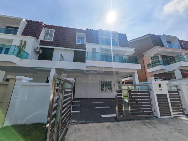 Kempas Utama 2.5 Storey Semi Detached House 4bed Johor Bahru 1