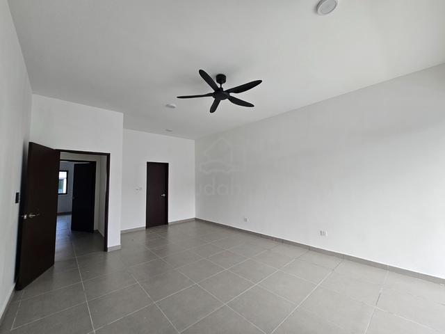 Batu 9 Bukit Orkid 3 Storey landed house for rent 1