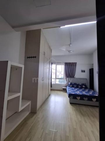 The Orion Condominium Master Room For Rent-Mixed Gender only 1
