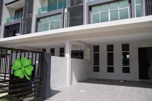 Three Storey Terrace House c/w Kitchen Cabinet Bangi Avenue for Sale! 1