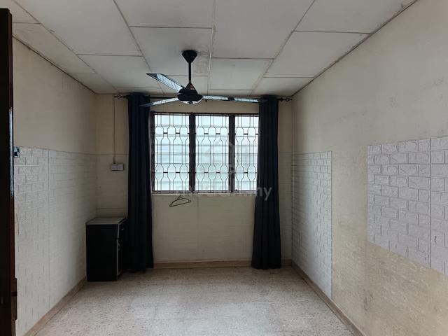 Bayan Lepas Kampung Jawa 2 storey Cluster House 2 room unfurnished 1