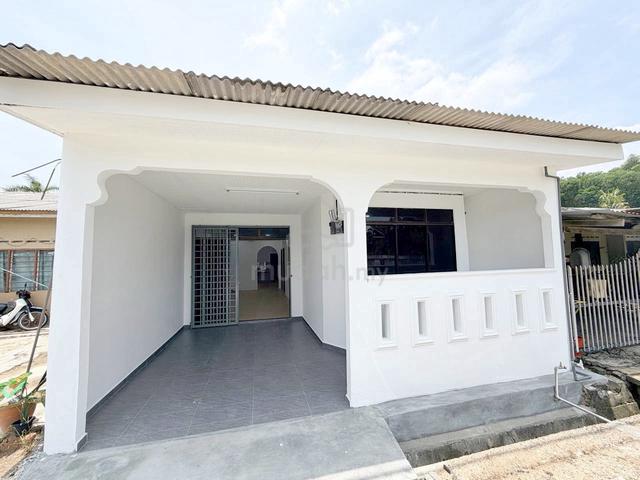 Jalan Sri Pagoh 15,Taman Sri Pagoh, Pagoh Muar, Single Storey Low Cost 1