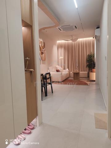 Luxury & Affordable Puchong Lakeview Condominium 1