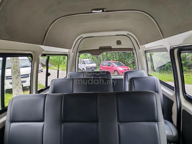 2013 Toyota HIACE 2.5 window Van - 4