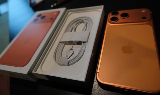 iPhone 17 Pro Max 256gb Cosmic Orange - photo 2 of 5