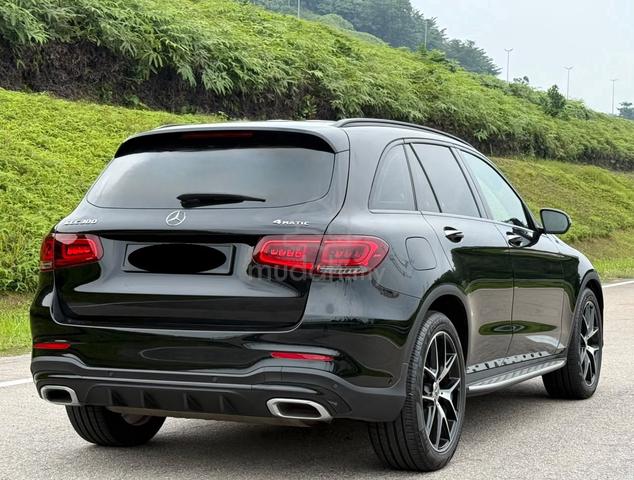 Mercedes Benz GLC300 2.0 AMG (A) BENZ FULL SERVICE - 2
