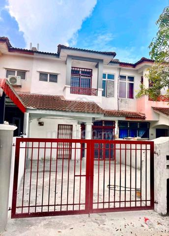 2 storey house for rent in Tmn Mahkota Banting 1