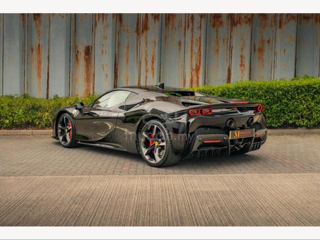2022 Ferrari SF90 STRADALE 3.9 Huge Carbon Options - 3