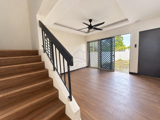 Double storey house / End lot / Ulu Tiram / 4 bedroom / Bukit Tiram 1