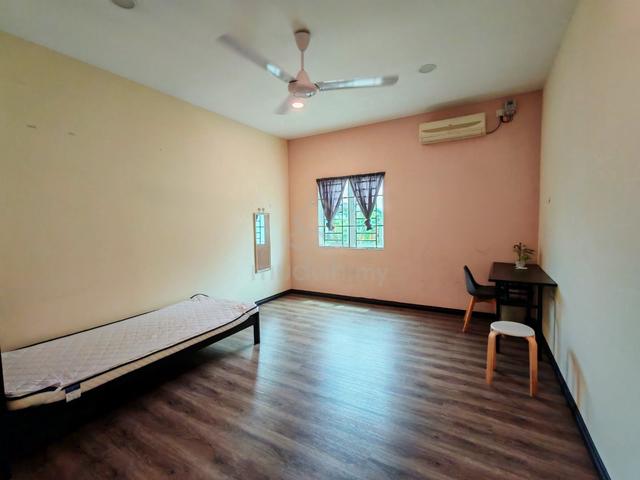 Spacious & Cozy Room in Town for Rent (Female Only) 1
