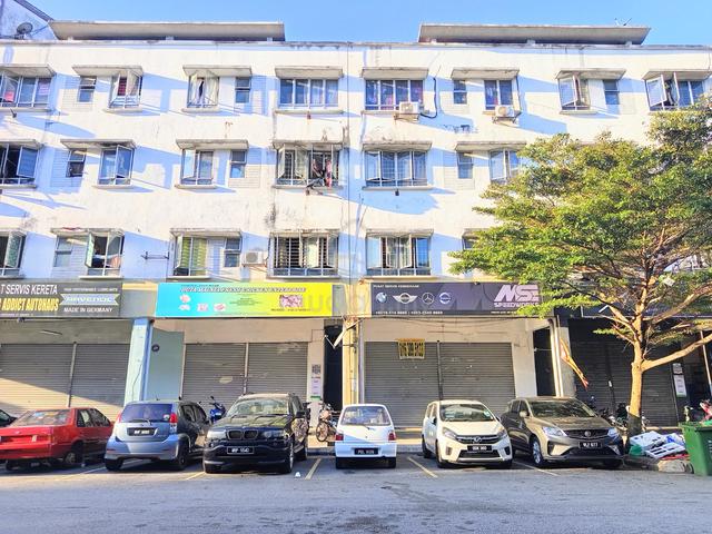 Dataran Otomobil Apartment 1