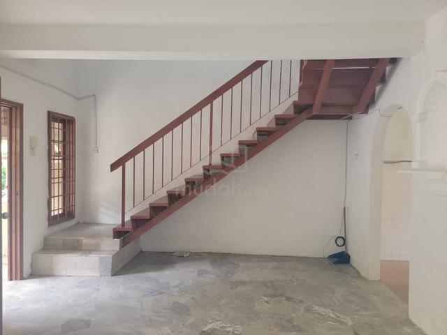 FACING OPEN 2 Storey Intermediate terrace house, Tmn Puchong Perdana, 1