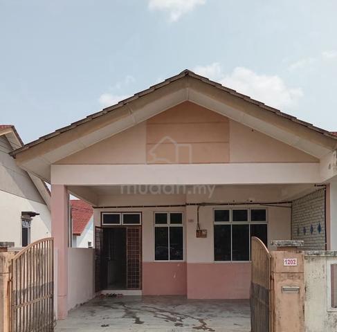Rumah Teres Unit Open Facing For Rent @ Taman Bukit Galena, Seremban 1