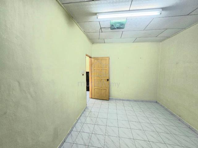 Skudai Jalan Kejayaan,Taman Universiti Single Storey Low Cost 3
