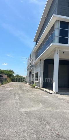 Semi D Factory/Warehouse Bu 8400sf Pandamaran Port Klang for Rent 1