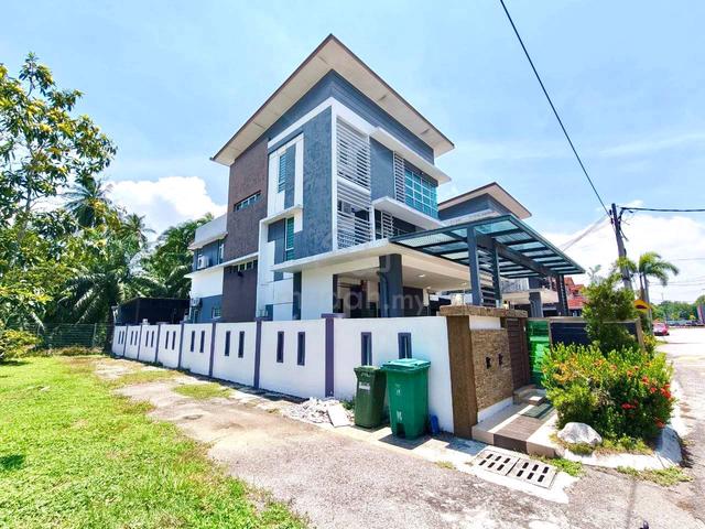 FULLY RENO With ID, 2.5 Storey Bungalow, Taman Warisan. Kuala Selangor 1