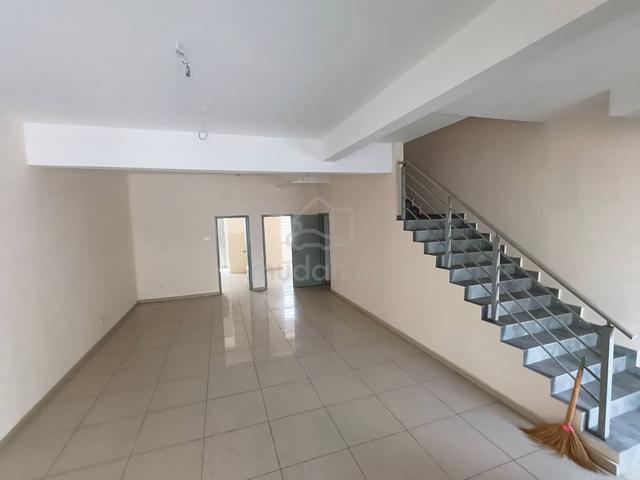 Taman Merak 2.5 Storey Terrace House 4