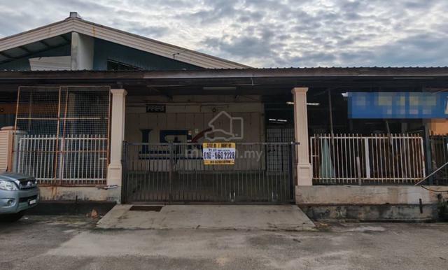 1 stry factory at masjid tanah with mezzanine floor 1