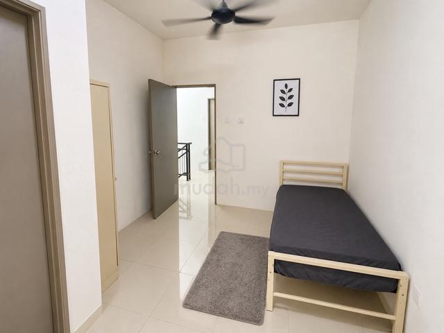 Bilik Sewa di SKLIA - Rumah Taman di Taman Saujana 1