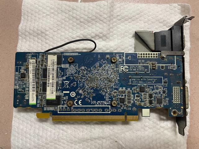 AMD Sapphire Graphics Card GPU HD5570 DDR3 2GB - photo 2 of 2