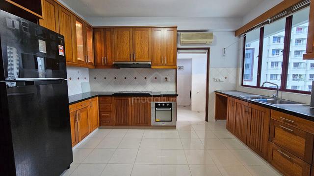 Marina Bay Condominium 4