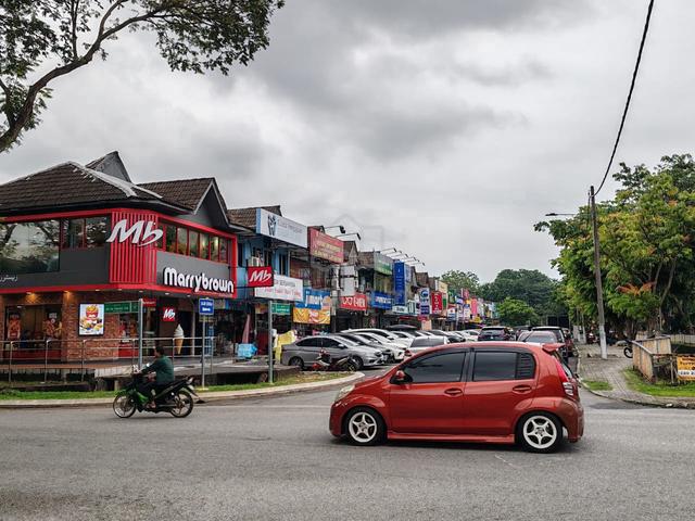 Hot ! Shah Alam Seksyen 18 shop near plaza akasia ole2 school houses 1