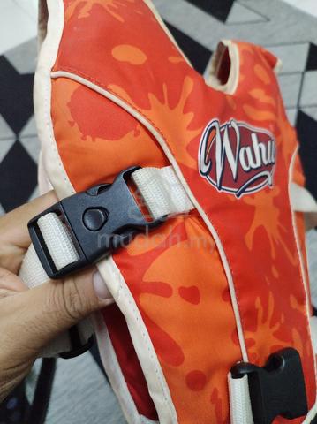 life jacket - photo 6 of 6