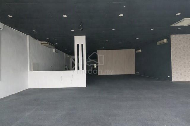 Showroom/ Warehouse Kinrara-LDP Puchong【facing MAIN ROAD】High Exposure 1