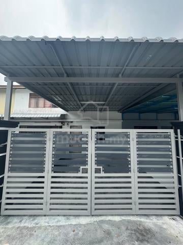 Taman Suria Simpang Renggam Double Storey Renovated Low Cost House 1