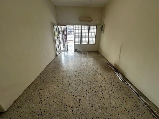Taman Shatin / Single Storey House / 22x70 / Extended & Repainted 1