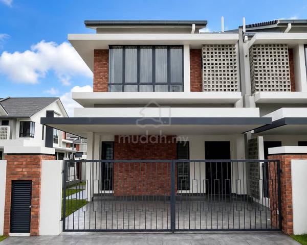 Renovated 2 Storey End Lot House in Elmina Green 5 For Rent. 1