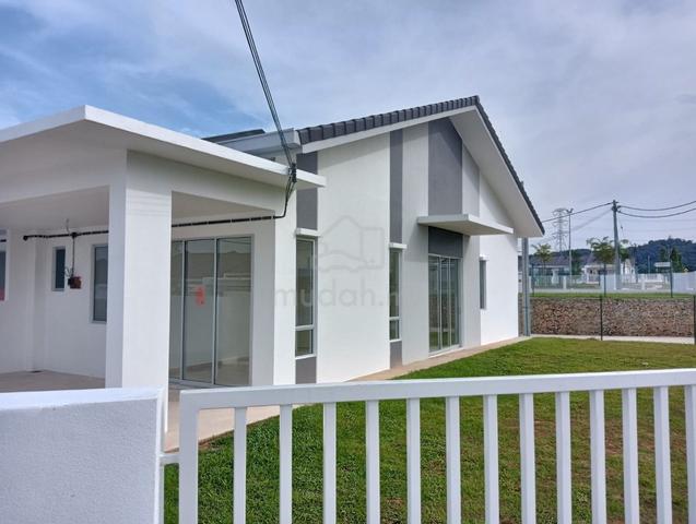 Nice single storey corner lot in tiara Sendayan for sale 1