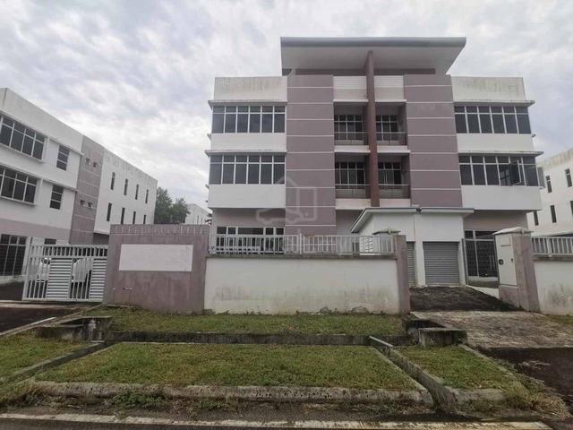 I Parc Factory/ PTP/ Gelang Patah/ Limited Unit 1