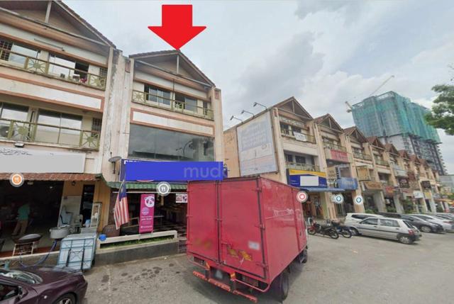 End Lot Shop Auction Taman Equine  Seri Kembangan 1