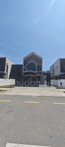 SOL ESTATE DOUBLE STOREY SEMI DETACHED FOR SALE At PINE SQUARE KUCHING 1