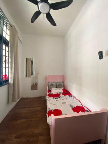 SINGLE ROOM- Female 1