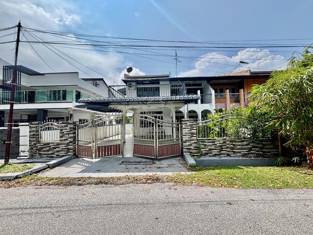 Nice Double Storey Semi D House For Rent @ Teluk Intan Town 1