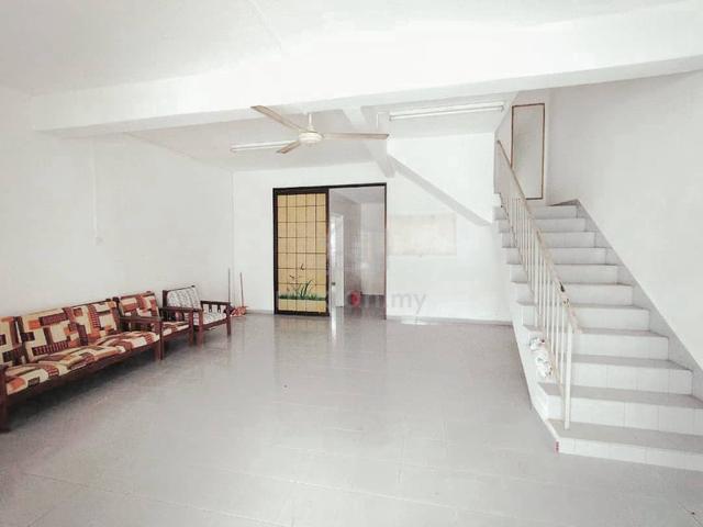 Skudai Taman Universiti Jalan Penyiaran Double Storey Terrace House 5