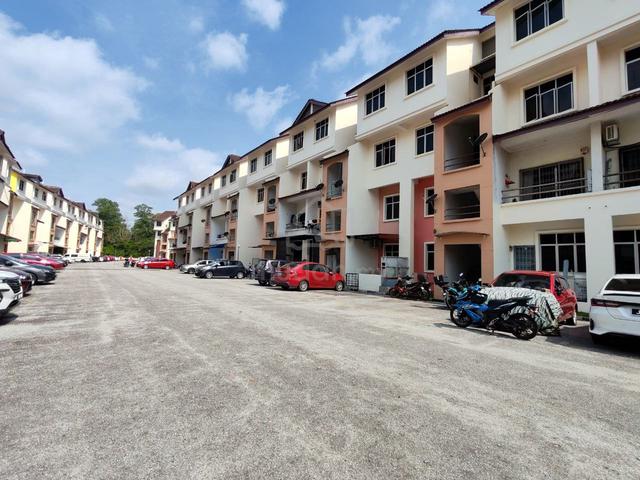 Summer Park Townhouse @ Seri Alam 1