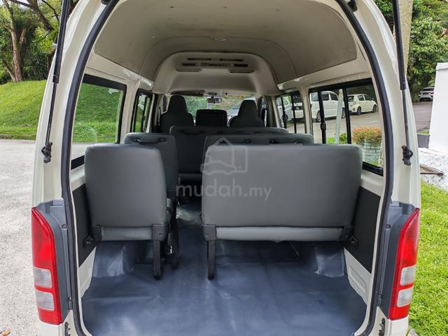 2013 Toyota HIACE 2.5 window Van - 5