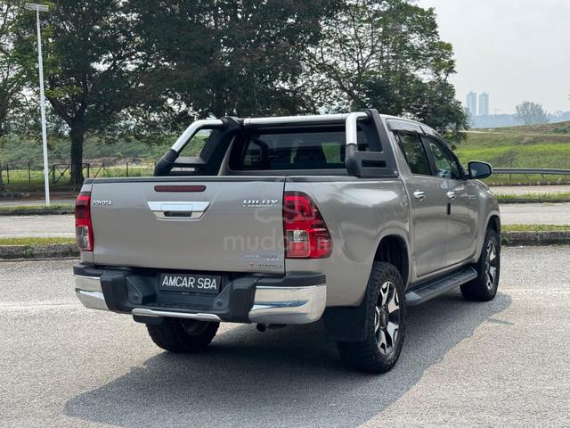 Toyota HILUX 2.4 L-EDITION FACELIFT (A) ONE OWNER - 5