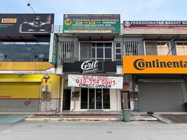 Ground floor shop @ Dengkil town facing main road near bank 1