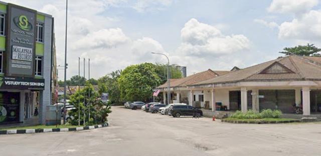 1sty Corner Lot Shop / warehouse Bandar Bukit Puchong Open Facing Road 1