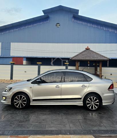 2017 Volkswagen VENTO 1.2 TSI HIGHLINE (A) - 4