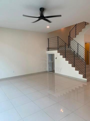 Corner 2 Sty Semi-D Taman Lestari Putra For Rent Seri Kembangan Disewa 1