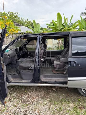 Nissan SERENA 2.0 (A) - 4