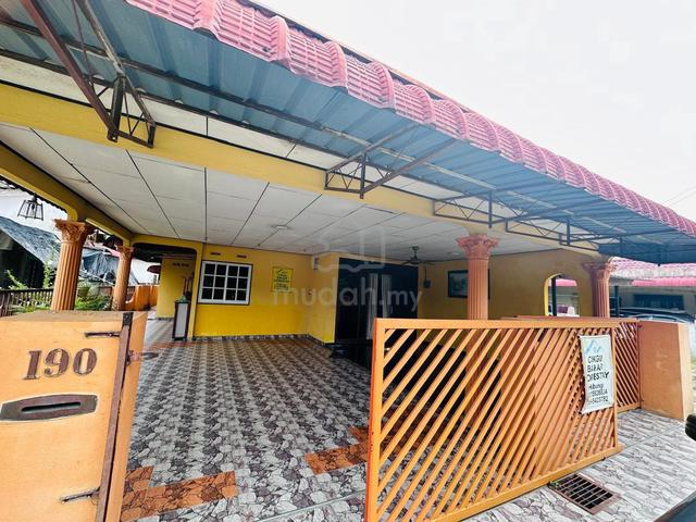 Rumah semi-D berhadapan Surau, Padang pemainan dan track jogging 1