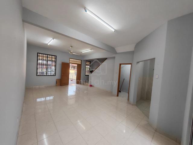 Bukit Indah double storey for rent 1