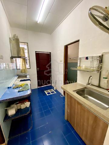 Single Storey Terrace Renovated Nice Unit 2